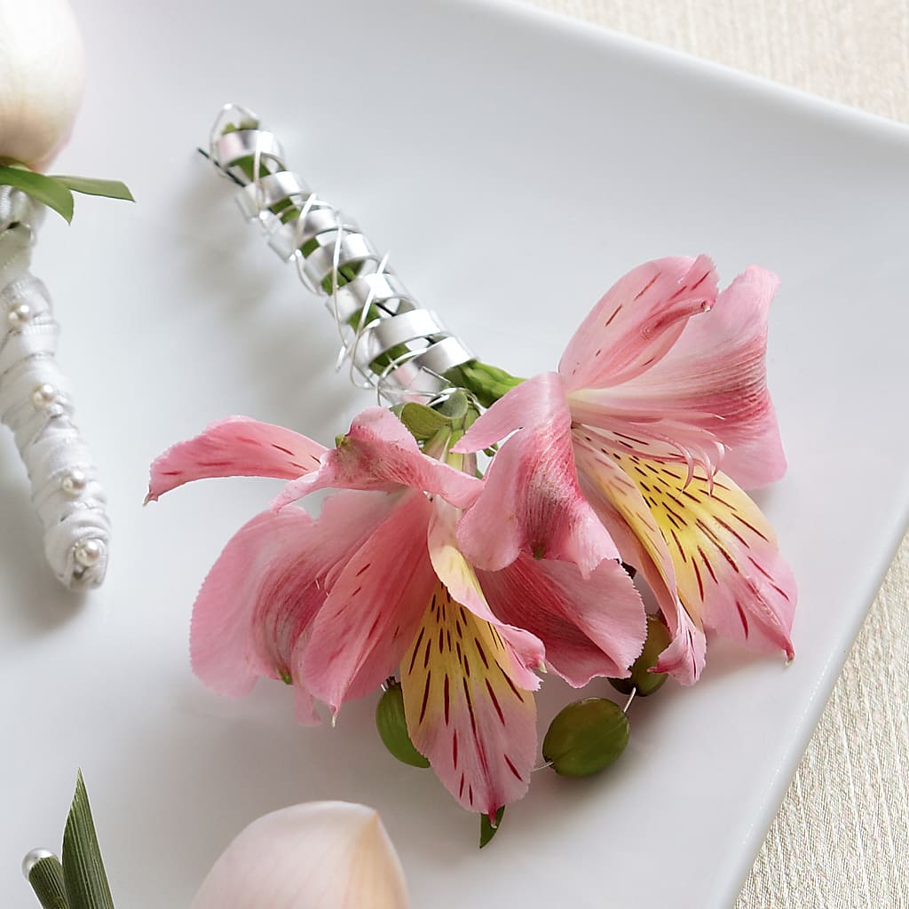 Pink Peruvian Lily Boutonniere – Olas Flower, Bothell WA